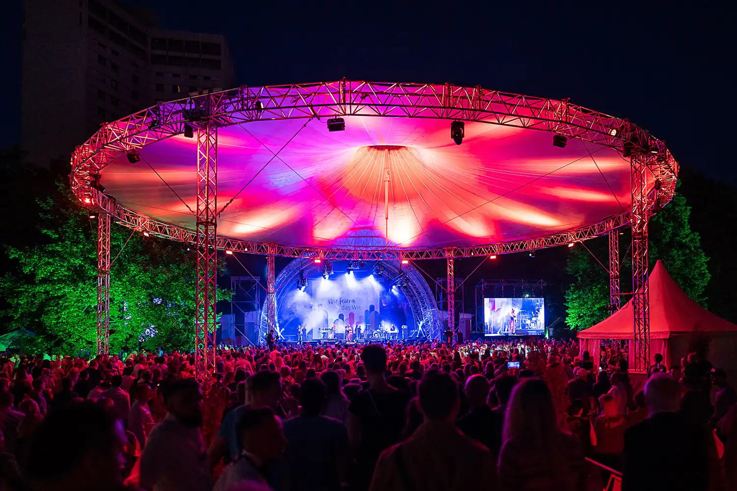 Firmenevent: Firmenjubiläum - 75 Jahre Rossmann, Hannover, mit Johannes Oerding, bei Nacht; Stefan Schubert Fotografie