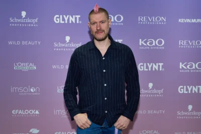 Sascha Lobo auf dem roten Teppich: Professionelle Eventfotografie einer Kongresses von Stefan Schubert Berlin.