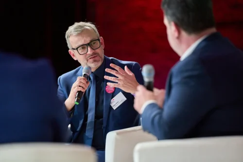 ZV-Hauptgeschäftsführer Holger Stein bei einer Bühnendiskussion beim Zukunftskongress Berlin, Stefan Schubert Fotografie