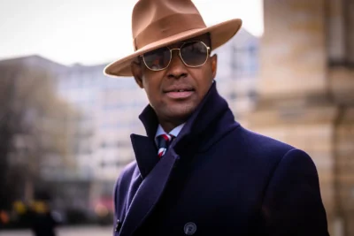 Professioneller Social Media Content: Business-Lifestyle-Portrait eines Unternehmers im urbanen Berlin, von Stefan Schubert