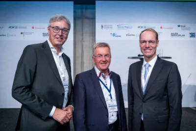 Erich Irlstorfer spricht beim Fachmesse-Symposium auf dem Deutschen Pflegetag in Berlin; Eventfotografie Stefan Schubert.