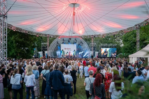 Beeindruckendes Firmenjubiläum: 75 Jahre Rossmann im Stadtpark Hannover, mit Johannes Oerding; Stefan Schubert Fotografie