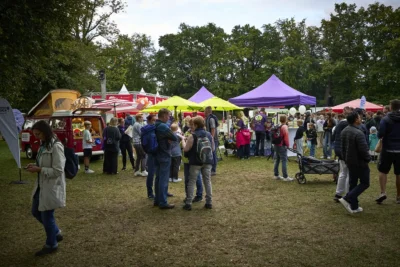 "Brandenburg will dich" PR-Event: Publikumsandrag an den Kampagnen-Ständen & Fotobus im Grünen; Foto von Stefan Schubert